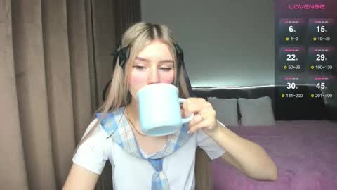 Snapshot of olivia1taylor chatting on 11-23-25, 06:13 Olivia online show from 11-23-25, 06:13