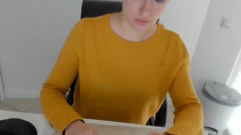 Snapshot of olivia__dream chatting on 06-04-26, 06:41 olivia__dream online show from 06-04-26, 06:41