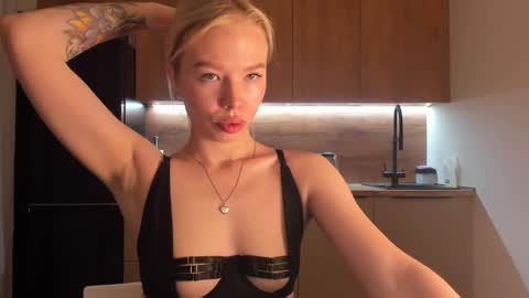 Olivia 3 online show from 03-12-25, 09:35