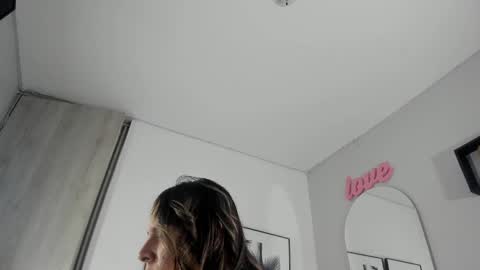 Snapshot of olivia_collisn chatting on 09-17-25, 12:07 Olivia Collins online show from 09-17-25, 12:07