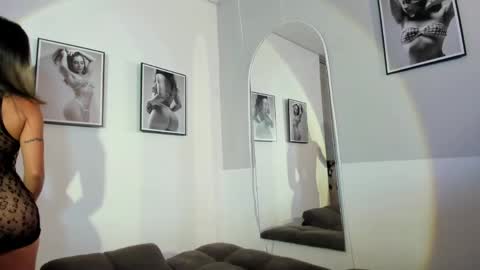 Snapshot of olivia_collisn chatting on 05-02-26, 11:04 Olivia Collins online show from 05-02-26, 11:04