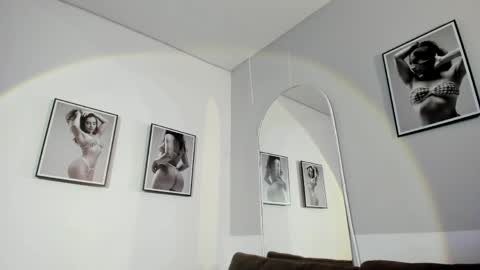 Snapshot of olivia_collisn chatting on 05-05-26, 11:18 Olivia Collins online show from 05-05-26, 11:18