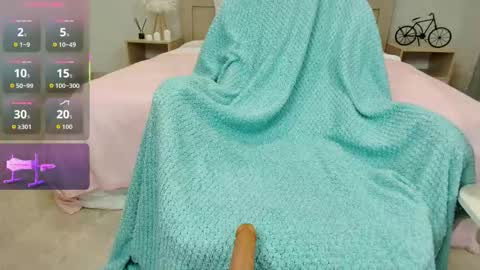Snapshot of olivia_k_ chatting on 09-29-25, 12:16 Olivia Hi guys Follow me online show from 09-29-25, 12:16