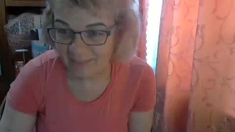 Snapshot of olivia_mia25 chatting on 05-20-26, 10:21 Olivia Mia online show from 05-20-26, 10:21