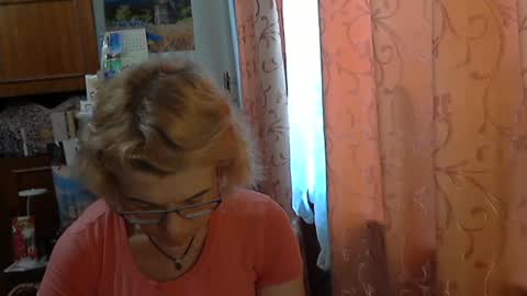 Snapshot of olivia_mia25 chatting on 06-16-26, 08:39 Olivia Mia online show from 06-16-26, 08:39