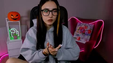 Snapshot of olivia_norton_ chatting on 10-28-25, 01:58 olivia_norton_ online show from 10-28-25, 01:58