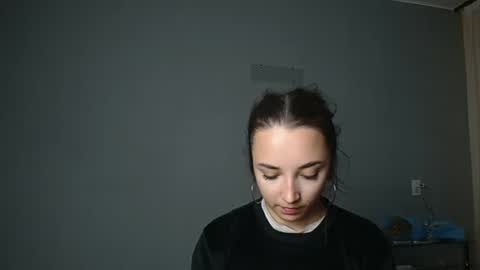 Olivia online show from 09-18-25, 03:14