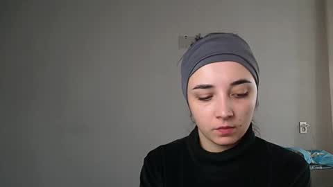 Olivia online show from 11-25-25, 11:21