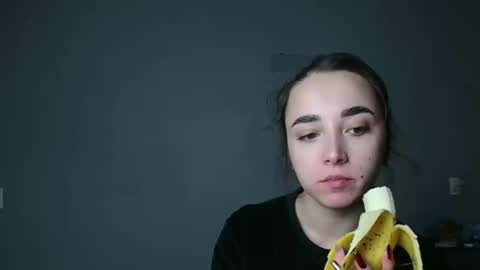 Olivia online show from 11-30-25, 04:55