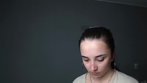 Snapshot of olivia_oliv chatting on 05-20-26, 05:08 Olivia online show from 05-20-26, 05:08