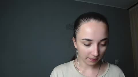 Snapshot of olivia_oliv chatting on 06-12-26, 02:05 Olivia online show from 06-12-26, 02:05