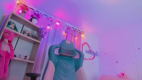 olivia_pretty_ online show from 02-07-25, 01:15