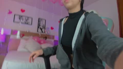 olivia_pretty_ online show from 02-20-25, 12:04