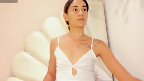 Snapshot of olivia_stevens_ chatting on 02-17-25, 12:32 Olivia online show from 02-17-25, 12:32