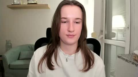 Snapshot of oliviaaa2003 chatting on 12-21-24, 10:40 Oliwiaa2004 online show from 12-21-24, 10:40