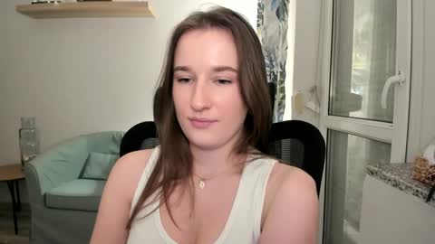 Snapshot of oliviaaa2003 chatting on 01-12-25, 07:53 Oliwiaa2004 online show from 01-12-25, 07:53