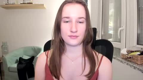 Snapshot of oliviaaa2003 chatting on 01-19-25, 06:00 Oliwiaa2004 online show from 01-19-25, 06:00