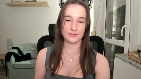 Snapshot of oliviaaa2003 chatting on 03-11-25, 10:53 Oliwiaa2004 online show from 03-11-25, 10:53