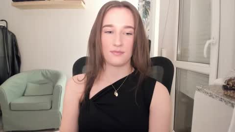 Snapshot of oliviaaa2003 chatting on 11-15-25, 04:25 Oliwiaa2004 online show from 11-15-25, 04:25