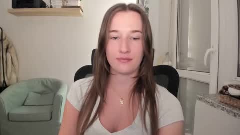 Snapshot of oliviaaa2003 chatting on 12-13-25, 08:47 Oliwiaa2004 online show from 12-13-25, 08:47