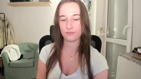 Snapshot of oliviaaa2003 chatting on 12-14-25, 08:57 Oliwiaa2004 online show from 12-14-25, 08:57