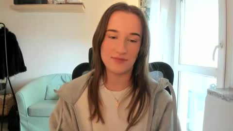 Oliwiaa2004 online show from 04-10-26, 12:43