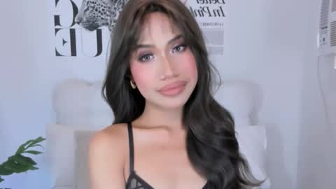 Olivia online show from 12-22-25, 01:52