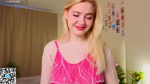 Olivia online show from 11-08-25, 02:12