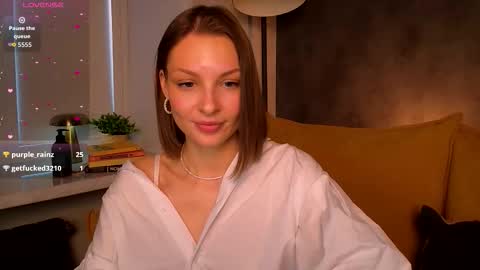 Snapshot of oliviaduvall chatting on 10-16-25, 05:30 Miss Olivia Duvall online show from 10-16-25, 05:30