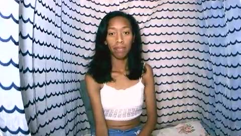 oliviah27 online show from 10-28-25, 07:49