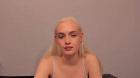 Snapshot of oliviahappy chatting on 03-07-26, 05:21 oliviaBeauty online show from 03-07-26, 05:21