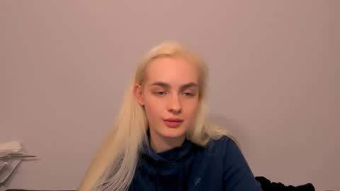 Snapshot of oliviahappy chatting on 03-11-26, 09:32 oliviaBeauty online show from 03-11-26, 09:32