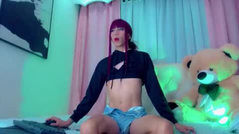 Snapshot of oliviahot01 chatting on 11-28-25, 02:25 oliviahot01 online show from 11-28-25, 02:25