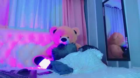 Snapshot of oliviahot01 chatting on 12-01-25, 04:17 oliviahot01 online show from 12-01-25, 04:17