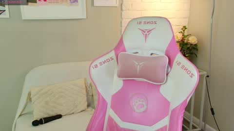 Snapshot of oliviakindes chatting on 10-08-25, 05:10 Olivia online show from 10-08-25, 05:10