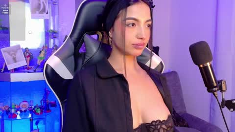 Olivia Mcneill  online show from 03-07-25, 06:24