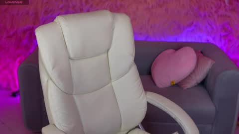 Olivia online show from 05-15-26, 06:09