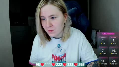 Snapshot of oliviamunk chatting on 04-23-26, 04:14 . online show from 04-23-26, 04:14