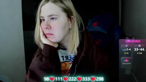 Snapshot of oliviamunk chatting on 05-06-26, 04:08 . online show from 05-06-26, 04:08