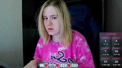 Snapshot of oliviamunk chatting on 05-17-26, 04:10 . online show from 05-17-26, 04:10