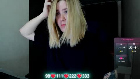 Snapshot of oliviamunk chatting on 05-20-26, 03:45 . online show from 05-20-26, 03:45