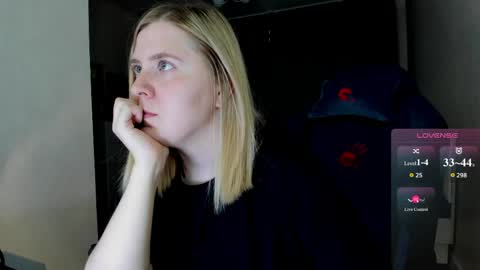 Snapshot of oliviamunk chatting on 05-20-26, 04:13 . online show from 05-20-26, 04:13