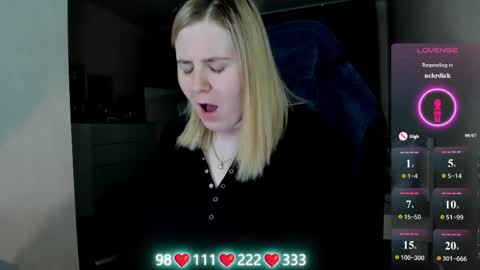 Snapshot of oliviamunk chatting on 05-21-26, 04:19 . online show from 05-21-26, 04:19