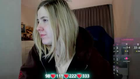 Snapshot of oliviamunk chatting on 05-27-26, 04:09 . online show from 05-27-26, 04:09