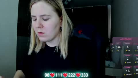 Snapshot of oliviamunk chatting on 06-05-26, 06:52 . online show from 06-05-26, 06:52