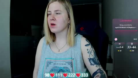 Snapshot of oliviamunk chatting on 06-06-26, 04:06 . online show from 06-06-26, 04:06