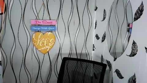Snapshot of olivianiczxasshieerrraa6 chatting on 05-18-26, 07:25 NICOLE online show from 05-18-26, 07:25