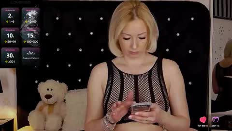 Olivia online show from 03-09-25, 05:11