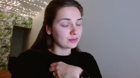 Snapshot of oliviashiny chatting on 12-10-24, 05:28 Olivia online show from 12-10-24, 05:28