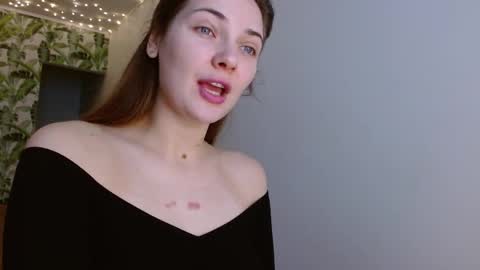 Snapshot of oliviashiny chatting on 12-12-24, 05:52 Olivia online show from 12-12-24, 05:52